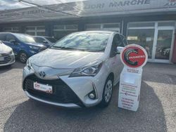Grigio Usata 2019 Toyota Yaris Hybrid Business Edition Tre volumi | 13.400 € (Buon prezzo)