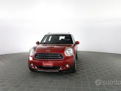 Blazing red con tetto nero Usata 2017 Mini Cooper D Countryman Business SUV | 15.890 € (Ottimo prezzo)