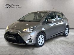 Grigio Usata 2020 Toyota Yaris Active Tre volumi | 9900 € (Buon prezzo)