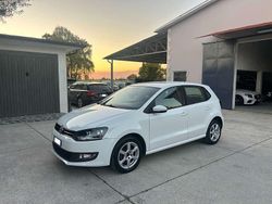 Bianco Usata 2013 VW Polo Comfortline Tre volumi | 5500 € (Buon prezzo)