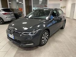 Grigio metallizzato Usata 2021 VW Golf VIII Style Tre volumi | 24.500 € (Buon prezzo)