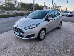 Grigio Usata 2014 Ford Fiesta Titanium Tre volumi | 5950 € (Buon prezzo)