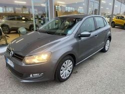Antracite Usata 2013 VW Polo Comfortline Tre volumi | 4900 € (Buon prezzo)