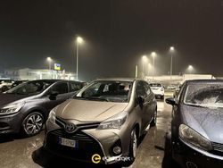 Grigio Usata 2016 Toyota Yaris Lounge Due volumi | 8950 € (Cara)