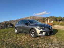 Grigio Usata 2023 Renault Clio V Business Due volumi | 14.500 € (Buon prezzo)