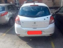 Usata 2011 Renault Clio II Tre volumi | 2100 € (Buon prezzo)
