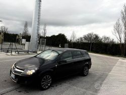 Usata 2010 Opel Astra Tre volumi | 2100 € (Ottimo prezzo)