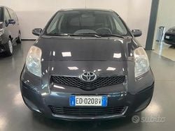 Grigio Usata 2010 Toyota Yaris Tre volumi | 3990 € (Buon prezzo)