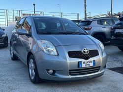 Argento Usata 2007 Toyota Yaris Tre volumi | 3800 € (Buon prezzo)