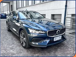 Blu Nuova 2025 Volvo V60 CC Core Station wagon | 44.900 € (Buon prezzo)