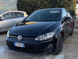 Nero Usata 2015 VW Golf Trendline Tre volumi | 9800 € (Buon prezzo)