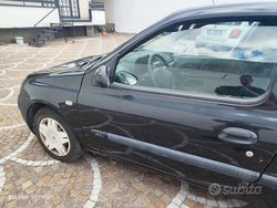 Nero Usata 2003 Renault Clio II Due volumi | 999 € (Super prezzo)