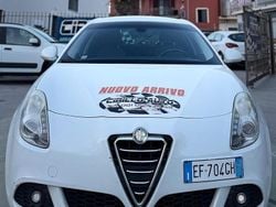Bianco Usata 2011 Alfa Romeo Giulietta Tre volumi | 3850 € (Ottimo prezzo)