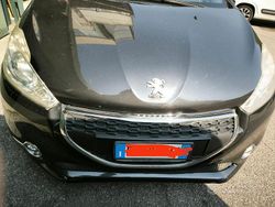 Nero Usata 2012 Peugeot 208 Due volumi | 4200 € (Buon prezzo)