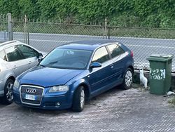 Blu/azzurro Usata 2005 Audi A3 Ambiente Tre volumi | 3500 € (Ottimo prezzo)