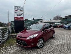Rosso Usata 2010 Ford Fiesta Titanium Tre volumi | 3299 € (Buon prezzo)