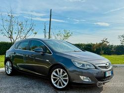 Grigio Usata 2009 Opel Astra Cosmo Tre volumi | 2800 € (Molto cara)