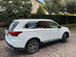 Bianco Usata 2015 Mitsubishi Outlander Instyle SUV | 14.000 € (Cara)