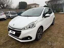 Bianco Usata 2016 Peugeot 208 Allure Due volumi | 7990 € (Buon prezzo)