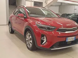 Rosso met Usata 2023 Kia Stonic Style SUV | 17.900 € (Cara)