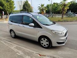 Grigio Usata 2016 Ford Tourneo Courier Monovolume | 8700 € (Ottimo prezzo)