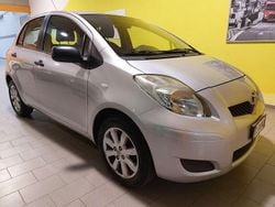 Grigio Usata 2011 Toyota Yaris Tre volumi | 3200 € (Ottimo prezzo)