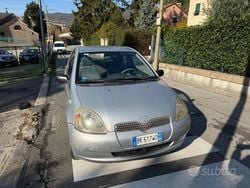 Grigio Usata 2000 Toyota Yaris Sol Tre volumi | 1700 € (Ottimo prezzo)