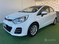 Bianco Usata 2016 Kia Rio Tre volumi | 6499 € (Buon prezzo)