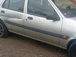 Grigio Usata 2001 Ford Fiesta Tre volumi | 500 €