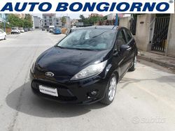 Viola Usata 2010 Ford Fiesta Titanium Tre volumi | 4950 € (Molto cara)