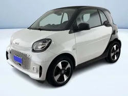 Bianco pastello Usata 2021 Smart ForTwo Electric Drive Passion Tre volumi | 15.400 € (Buon prezzo)