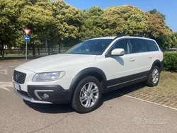 Bianco Usata 2016 Volvo XC70 Business Edition SUV | 15.900 € (Cara)