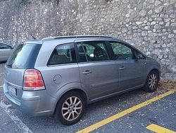 Grigio Usata 2005 Opel Zafira Monovolume | 2400 € (Buon prezzo)