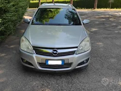 Usata 2007 Opel Astra Station wagon | 2000 € (Buon prezzo)
