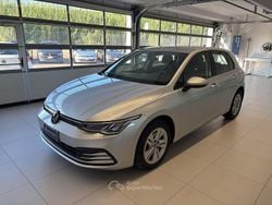 Reflex silver metallizzato Usata 2024 VW Golf VIII Life Tre volumi | 23.990 € (Buon prezzo)