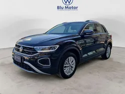 Deep black perlato Usata 2024 VW T-Roc Life SUV | 26.900 € (Buon prezzo)
