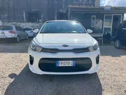 Bianco Usata 2017 Kia Rio Active Tre volumi | 7500 € (Buon prezzo)