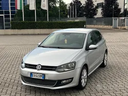 Argento Usata 2010 VW Polo Highline Tre volumi | 5700 € (Buon prezzo)