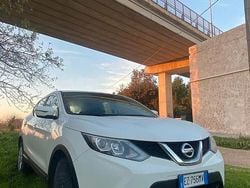 Bianco Usata 2015 Nissan Qashqai Tekna SUV | 9990 € (Buon prezzo)
