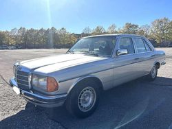 Argento Usata 1976 Mercedes E280 Tre volumi | 19.000 €