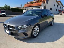 Grigio Usata 2022 Mercedes A180 Tre volumi | 27.999 € (Buon prezzo)