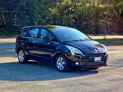 Nero Usata 2010 Peugeot 5008 Business-Line Tre volumi | 5900 € (Cara)