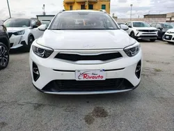 Bianco Usata 2022 Kia Stonic Urban SUV | 14.900 € (Buon prezzo)