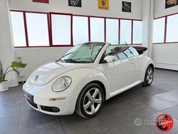 Bianco Usata 2010 VW Beetle Cabrio | 9999 € (Molto cara)