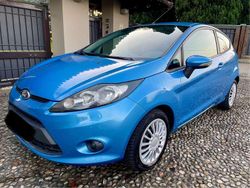 Blu Usata 2011 Ford Fiesta Tre volumi | 3490 € (Buon prezzo)