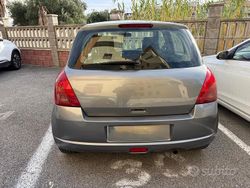 Grigio Usata 2005 Suzuki Swift GLX Tre volumi | 3000 € (Buon prezzo)