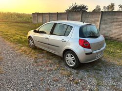 Grigio Usata 2009 Renault Clio II Tre volumi | 2900 € (Buon prezzo)