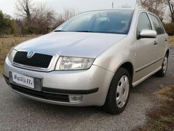 Argento Usata 2003 Skoda Fabia Comfort Tre volumi | 2900 € (Cara)