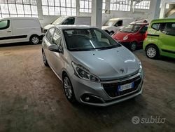 Grigio Usata 2018 Peugeot 208 Allure Due volumi | 9950 € (Buon prezzo)