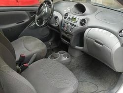 Grigio Usata 2000 Toyota Yaris Due volumi | 1000 € (Cara)